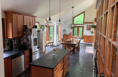 Cape Elizabeth House | Beautiful midcentury modern, blocks from beach, hot tub, sleeps 10!