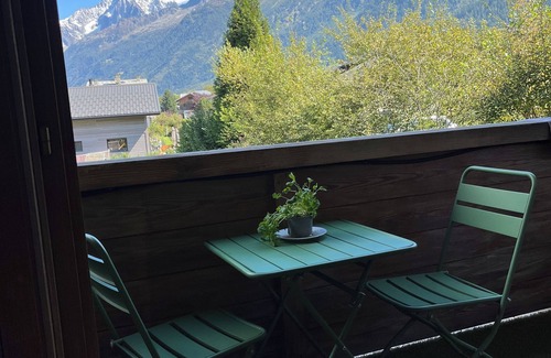 Les Houches Apartment | Beautiful modern 3 bed en-suite chalet apartment with balcony