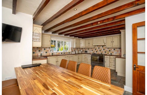 Llanrhidian Higher House | Beautiful modern and spacious 4 bedroom country house