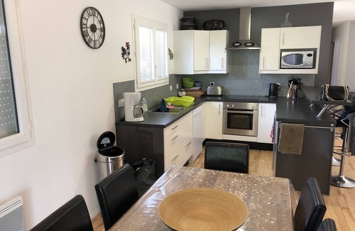 Sanguinet House | Beautiful modern house with pool in quiet cul de sac close to lake.