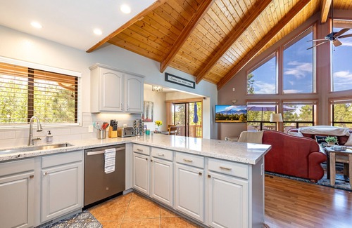 Munds Park Cabin | Beautiful Mountain Lodge nestled in the Ponderosa Pines of Munds Park