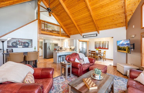 Munds Park Cabin | Beautiful Mountain Lodge nestled in the Ponderosa Pines of Munds Park