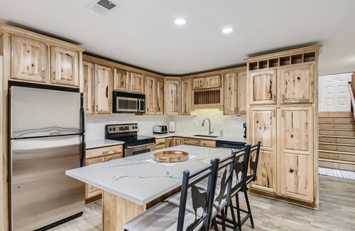 Wildernest Condo | Beautiful mountain condo in Silverthorne, sleeps 8 max, community pool/hot tub