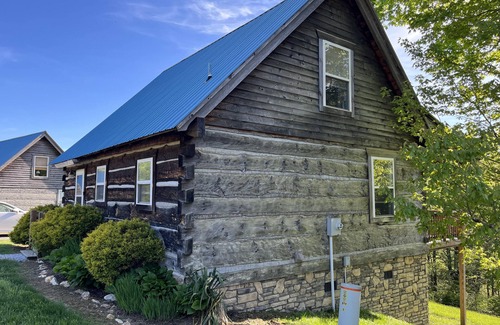 Vesta Cabin | Beautiful Mountain View Cabin near BRPW, Floyd VA, and Wineries!
