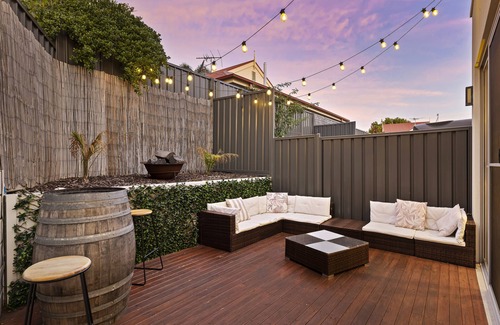 Christies Beach House | Beautiful new house only 5 minutes walk to the beach!