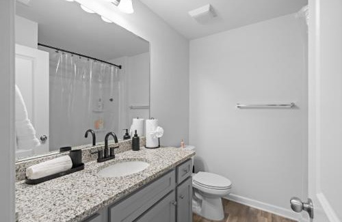 Lithonia Apartment | Beautiful New Townhome 25 mins from Metro Atlanta