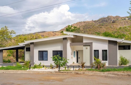 Coco House | Beautiful newily built home close to Playas del Coco and Playa Ocotal