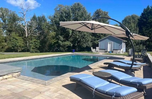 Cobham House | Beautiful Newly Renovated 2 BR cottage w/pooln