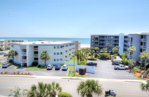 Myrtle Beach Condo | Beautiful Ocean views from this 2nd row condo. - Pelican Landing 312