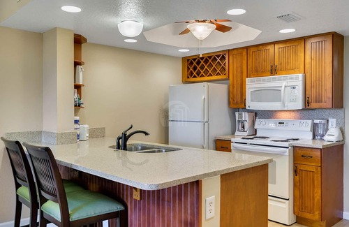 Cocoa Beach Condo | Beautiful Ocean Front Condo - Vacation Resort in Cocoa Beach - Great pool