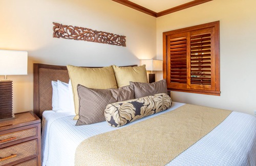 Ko Olina Condo | Beautiful Ocean View Sunsets from Your Lanai (B608)
