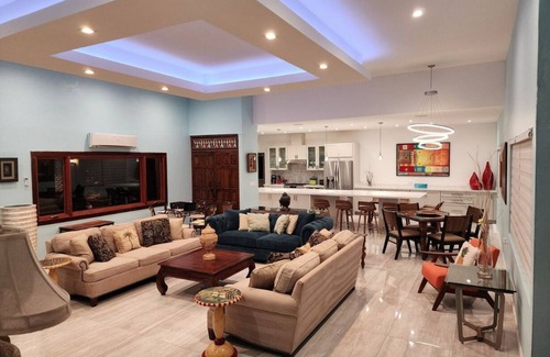 Malmok Villa | Beautiful Ocean View Villa