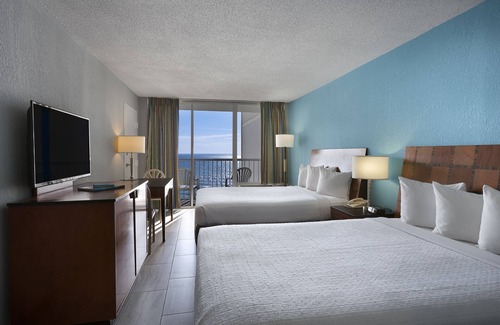 Myrtle Beach Resort | Beautiful Oceanfront Efficiency w/View + Official On-Site Rental Privileges
