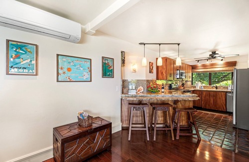 Kahaluu Bay House | 🏖️Beautiful Oceanfront | Air-Conditioned | Sleeps 6 | Walk to Beach