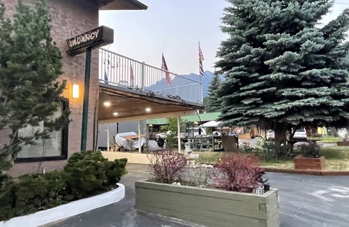 East Kootenay Apartment | Beautiful One bedroom suite in Radium Hot Springs