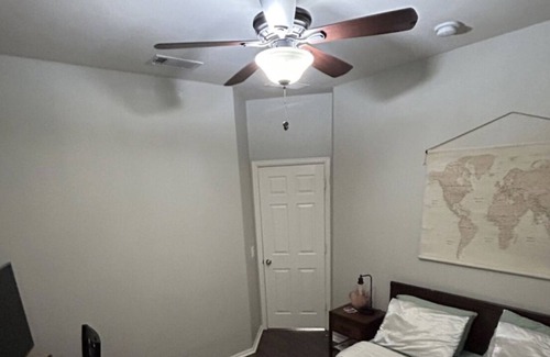 Fort Worth House | Beautiful one bedroom with gym access