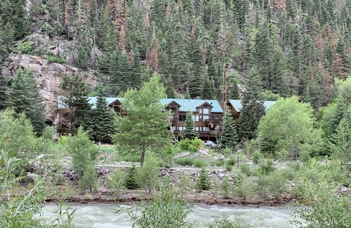 Ouray House | Beautiful Ouray Mountain Condo only an hour away from Telluride.