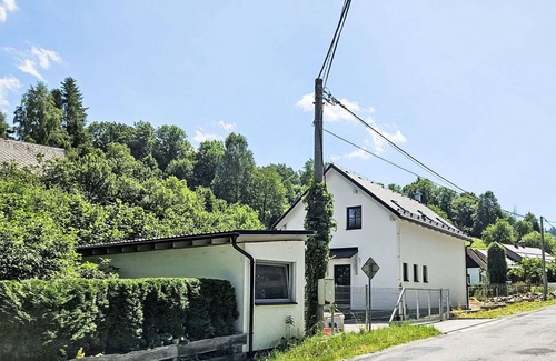 Zlate Hory House | Beautiful private villa for 4 guests with WIFI, TV, patio, pets allowed and parking