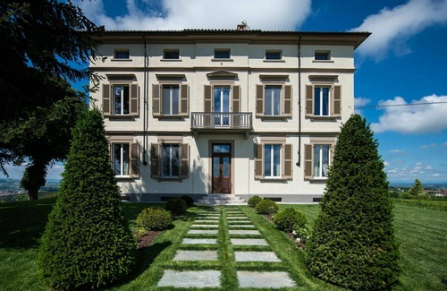 Costigliole d'Asti Villa | Beautiful private villa for 12 guests with A/C, private pool, WIFI, TV, patio and panoramic view