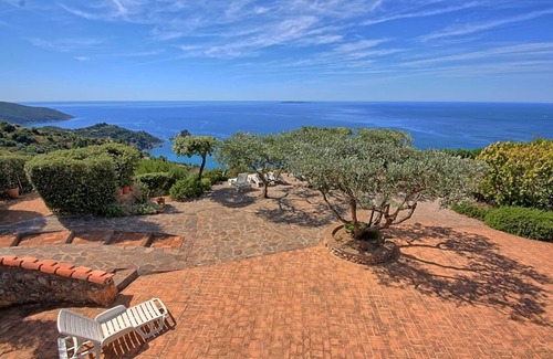 Monte Argentario Villa | Beautiful private villa for 6 people with A/C, WIFI, TV, patio, pets allowed and panoramic view