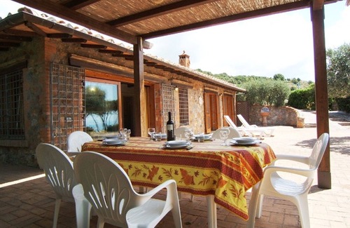 Monte Argentario Villa | Beautiful private villa for 6 people with A/C, WIFI, TV, patio, pets allowed and panoramic view