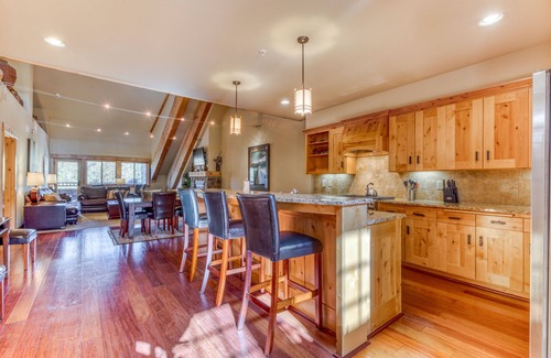 Government Camp Condo | Beautiful penthouse condo w/shared pool & hot tub - amazing views & free WiFi
