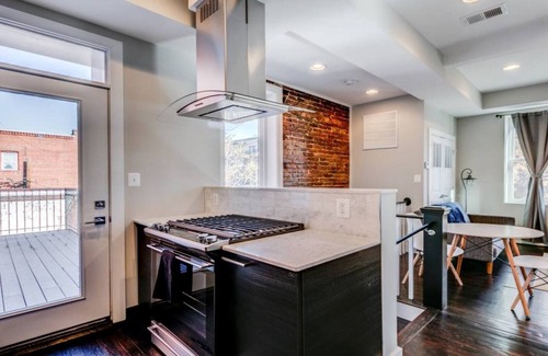 Southeast Apartment | Beautiful Perfectly Located 2BR Condo For Two International Students or Interns.