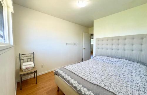 Richmond House | Beautiful Place with Kitchen, Washing Machine and Internet Near YVR Airport, Transit and Shopping Mall