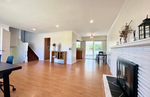 Richmond House | Beautiful Place with Kitchen, Washing Machine and Internet Near YVR Airport, Transit and Shopping Mall