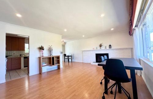 Richmond House | Beautiful Place with Kitchen, Washing Machine and Internet Near YVR Airport, Transit and Shopping Mall