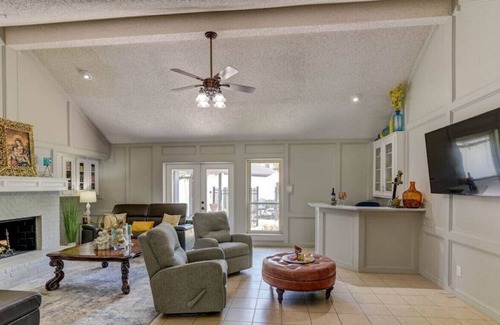 Friendswood House | Beautiful Pool! Relaxing Spacious Home