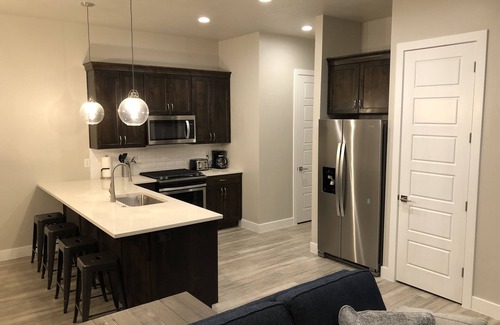 Ivins House | Beautiful Poolside Townhome at Ocotillo Springs in Santa Clara