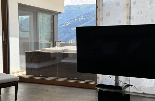 Landeck Villa | Beautiful private villa for 6 guests with pool, WIFI, TV, patio, panoramic view and parking