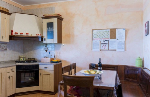 Lake Bracciano Villa | Beautiful private villa for 14 people with private pool, WIFI, A/C, TV, patio and pets allowed