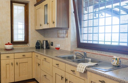 Lake Bracciano Villa | Beautiful private villa for 14 people with private pool, WIFI, A/C, TV, patio and pets allowed