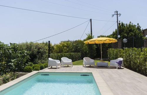Lake Bracciano Villa | Beautiful private villa for 14 people with private pool, WIFI, A/C, TV, patio and pets allowed