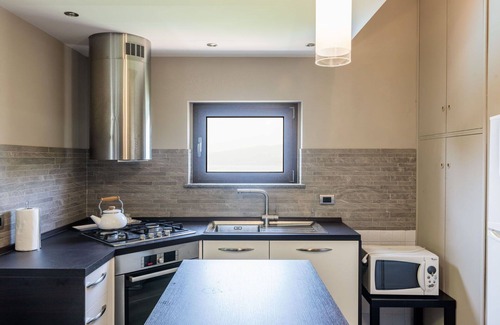 Lake Bracciano Villa | Beautiful private villa with A/C, WIFI, private pool, TV, terrace, pets allowed and parking