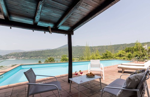 Lake Bracciano Villa | Beautiful private villa with A/C, WIFI, private pool, TV, terrace, pets allowed and parking