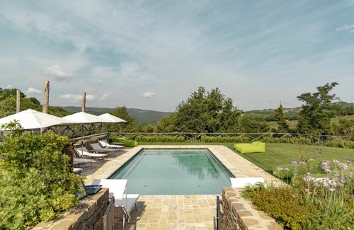 Radda in Chianti Villa | Beautiful private villa for 12 guests with WIFI, private pool, A/C, close to Greve In Chianti