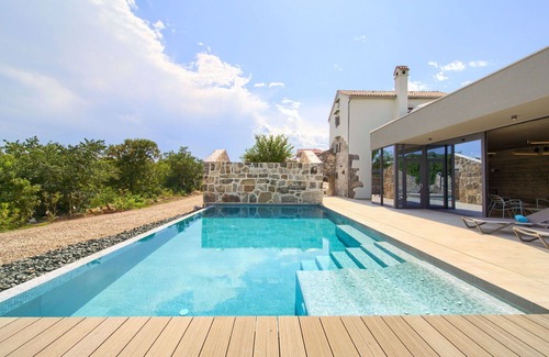 Nenadici House | Beautiful private villa for 6 guests with private pool, hot tub, WIFI, A/C, TV and terrace