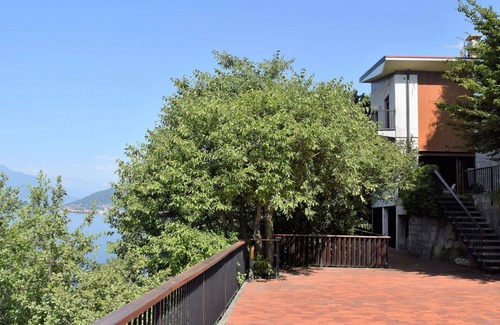Laveno Villa | Beautiful private villa for 9 people with WIFI, TV, terrace and parking