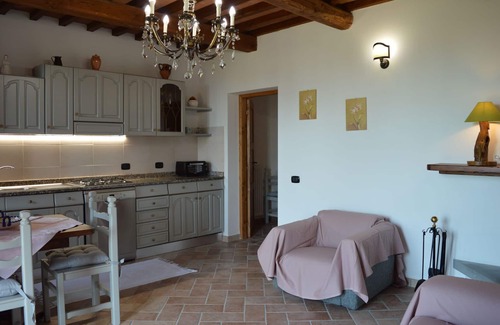 Lisciano Niccone Villa | Beautiful private villa with WIFI, private pool, A/C, TV, terrace, panoramic view, close to Cortona