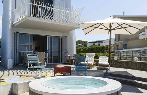 Santa Marinella Villa | Beautiful private villa for 8 people with WIFI, hot tub, A/C, TV, terrace and pets allowed