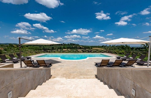 Torrita di Siena Villa | Beautiful private villa with hot tub, A/C, WIFI, private pool, TV, patio, close to Montepulciano