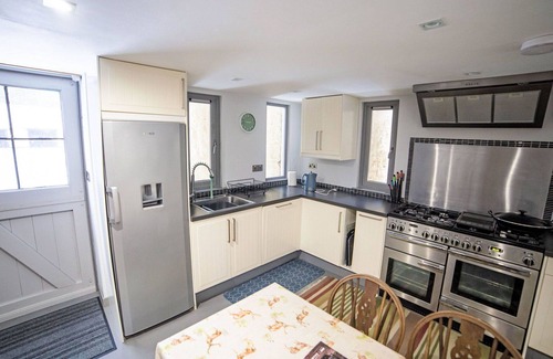 Invermoriston House | Beautiful private villa for 6 guests with WIFI and TV