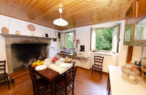 Casoli Villa | Beautiful private villa for 7 people with private pool, WIFI, TV, terrace and pets allowed