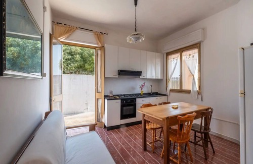 Padula Fede Villa | Beautiful private villa for 6 guests with TV, patio and pets allowed