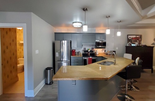 Collingwood House | Beautiful private 3 bed 4 bath condo/townhouse in Collingwood/Blue mountains.