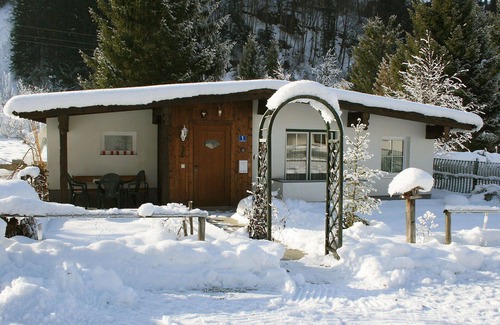 Bad Gastein House | Beautiful private villa for 4 guests with WIFI, TV, terrace, pets allowed and parking