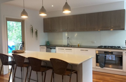 Silverleaves House | Beautiful private "Highview" 150m track to the beach
